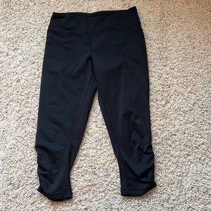 Gaiam Black Capri Leggings